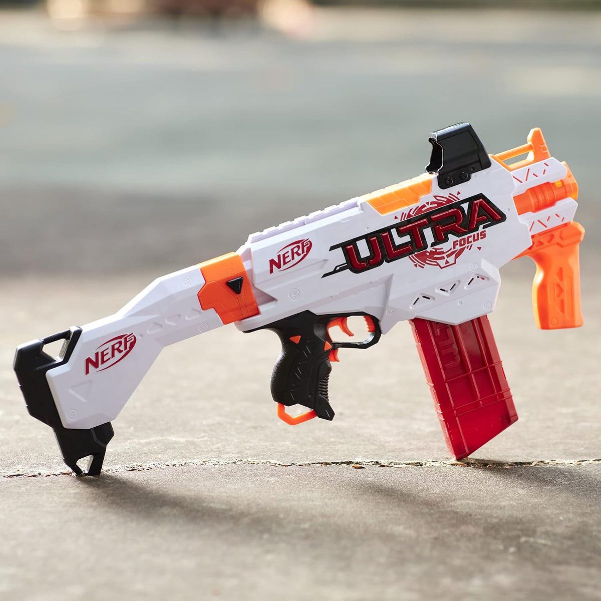 Nerf Lanzador motorizado Ultra Focus, clip de 10 dardos (exclusivo de Amazon)