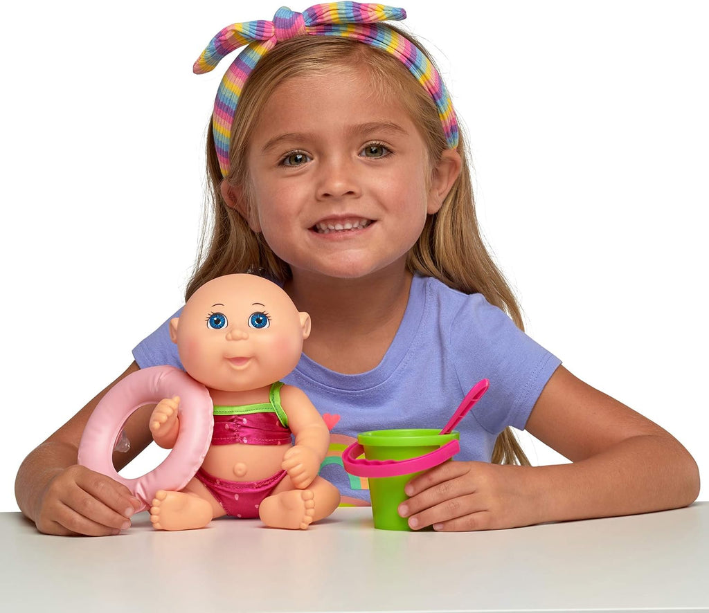 Parche de repollo para niños en la playa, pequeño, con flotador de juguete rosa, cubo y pala y sandía – muñecas CPK de 9 pulgadas – crece tu parche de repollo – juega dentro o fuera del agua, multi