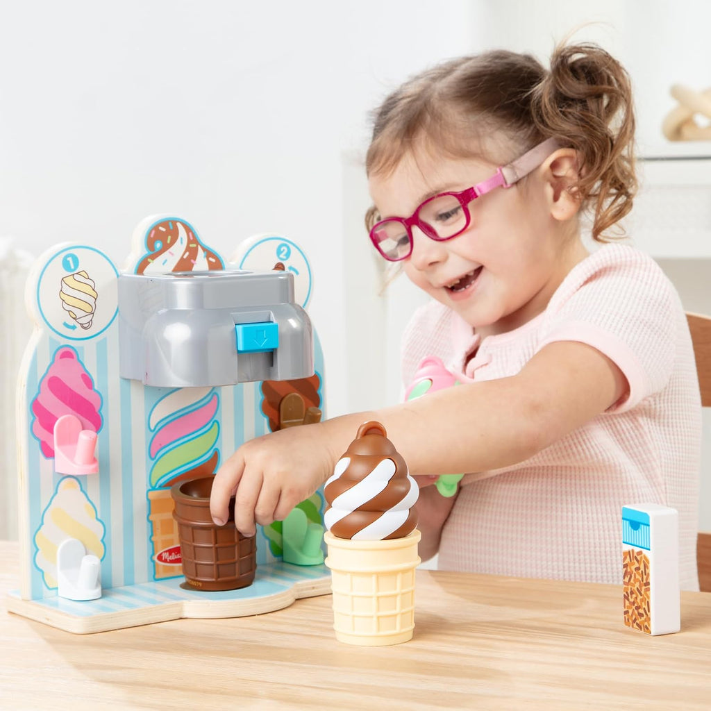 Melissa & Doug Juego de comida para jugar con dispensador de helado de