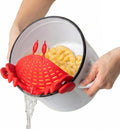 OTOTO Colador de clip de cangrejo – Colador de silicona para pasta con pinzas de acero inoxidable – Accesorios de cocina únicos, regalos de cocina para mujeres, artículos esenciales de cocina, regalos divertidos, accesorios de cocina – (Crabby)