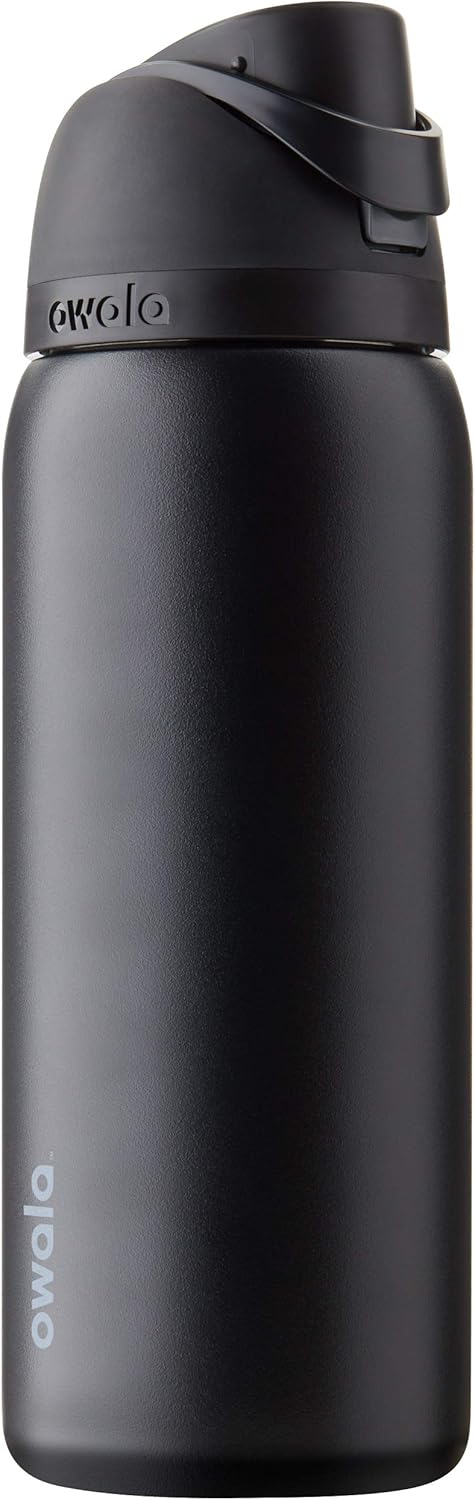 Owala FreeSip - Botella de agua aislada de acero inoxidable con popote, botella de agua deportiva sin BPA, ideal para viajes, 32 onzas, muy, muy oscura