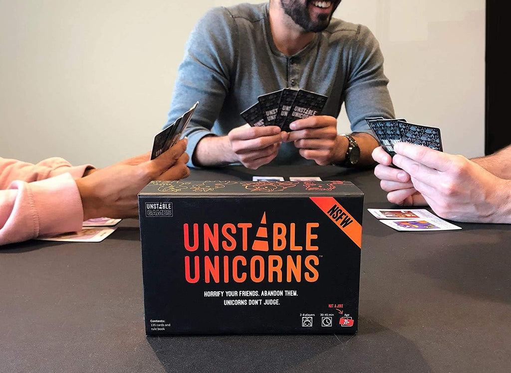 Unstable Games - Juego de cartas NSFW de unicornios inestables - Un juego de cartas estratégico y de fiesta para adultos con reglas de bebida disponibles (para mayores de 21 años)