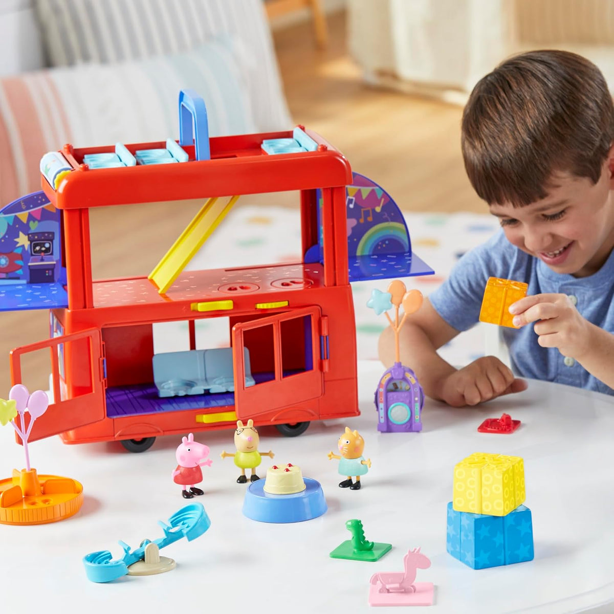 Peppa Pig Juego de autobús de fiesta 2 en 1 con 3 figuras