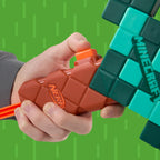 Nerf Minecraft Sword Dart Blaster, Cebado de Retroceso, Borde de Espuma, 8 Dardos N1, Edades 8+