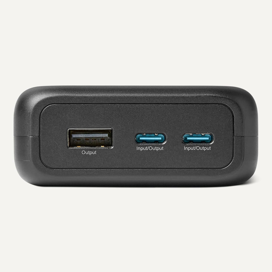 Amazon Basics Cargador portátil de alta capacidad con salida de 3 p...