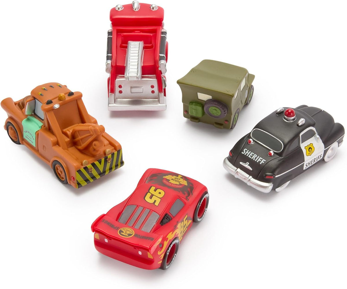Disney Store Juego de juguetes de baño oficiales de Pixar Cars, incluye 5 juguetes detallados con un cubo de almacenamiento colante, diversión para el baño y juego acuático para niños
