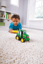 Tomy John Deere - Juguete de tractor Johnny con control remoto, color verde