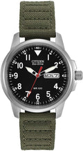 Reloj de campo Citizen para hombre Eco-Drive Weekender Garrison en acero inoxidable con correa de nylon oliva, esfera negra (Modelo: BM8180-03E)