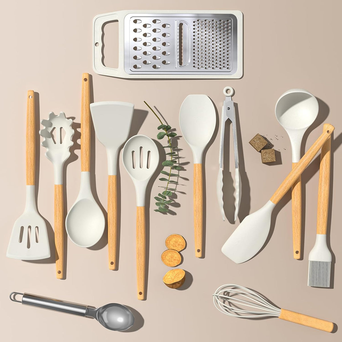 Umite Chef - Juego de utensilios de cocina de silicona, 34 piezas de utensilios de cocina resistentes al calor y herramientas con rallador, mangos de madera color crema blanca para utensilios de