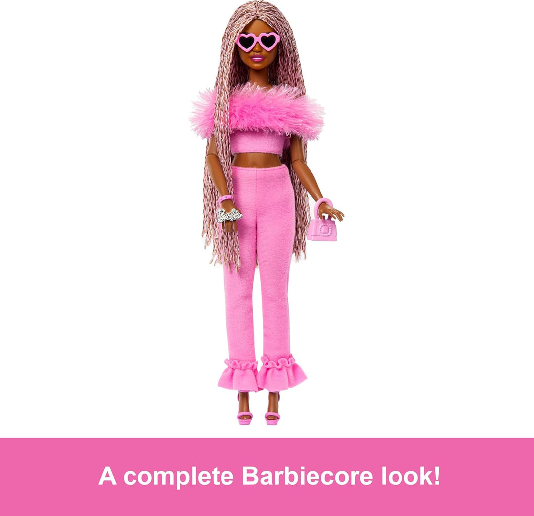 Barbie Muñeca de estilo Deluxe #4 en traje de Barbiecore, trenzas r...