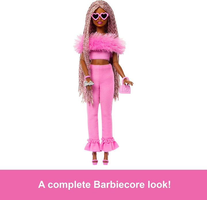 Barbie Muñeca de estilo Deluxe #4 en traje de Barbiecore, trenzas r...