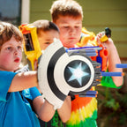 KooRare - Juguetes de escudo que disparan dardos para pistolas - Juguetes para niños superhéroes de 6, 7, 8, 9+ años, juguete de rol con luces, con 30 dardos