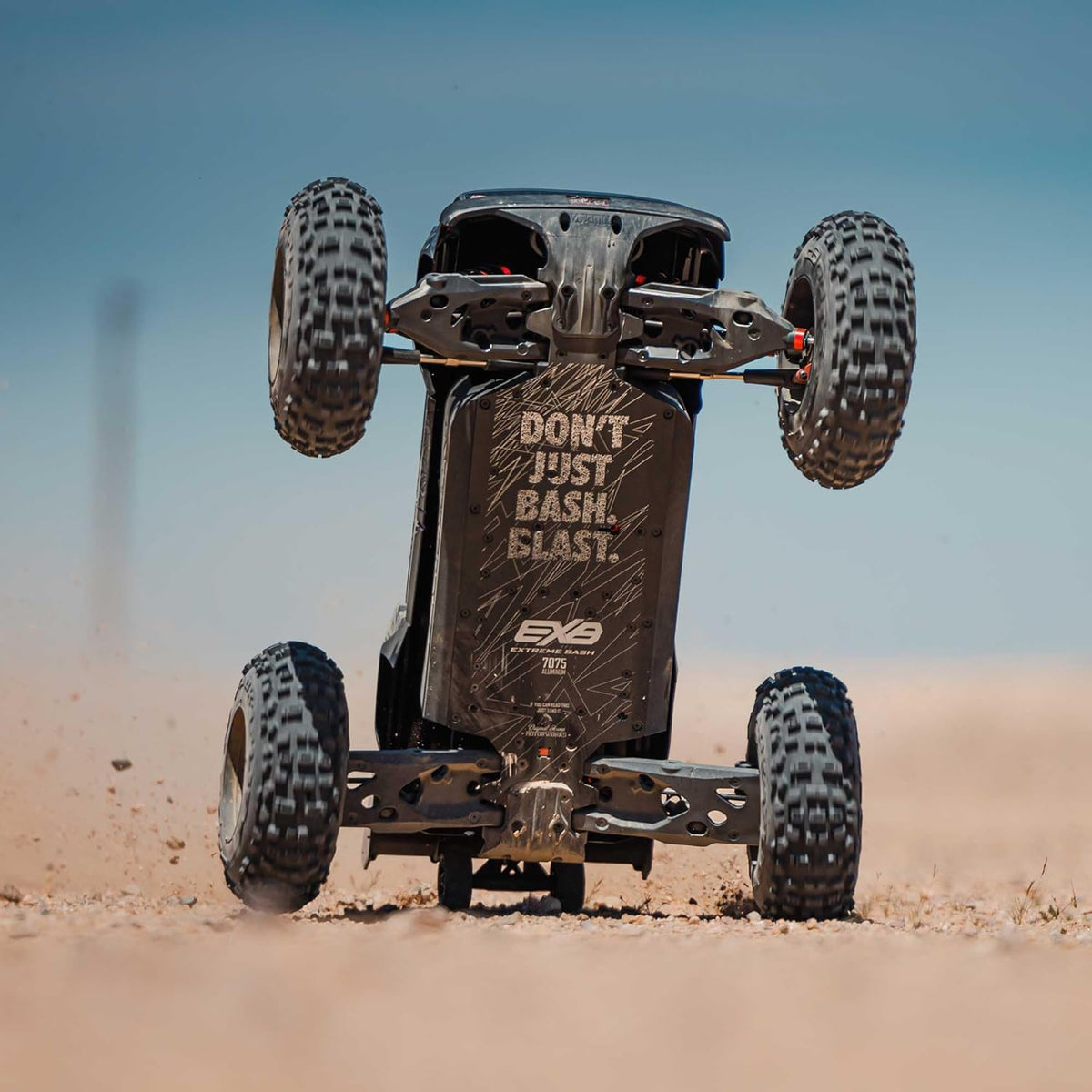 ARRMA Camión RC Outcast 4X4 8S BLX 1/5 Camión de Acrobacias Negro RTR (Transmisor y Receptor Incluidos, Batería y Cargador No Incluidos) ARA5810V2T1
