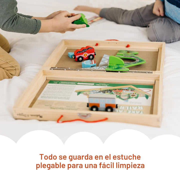 Melissa &amp; Doug Juego de Mesa de Ferrocarril Portátil con Juguet...