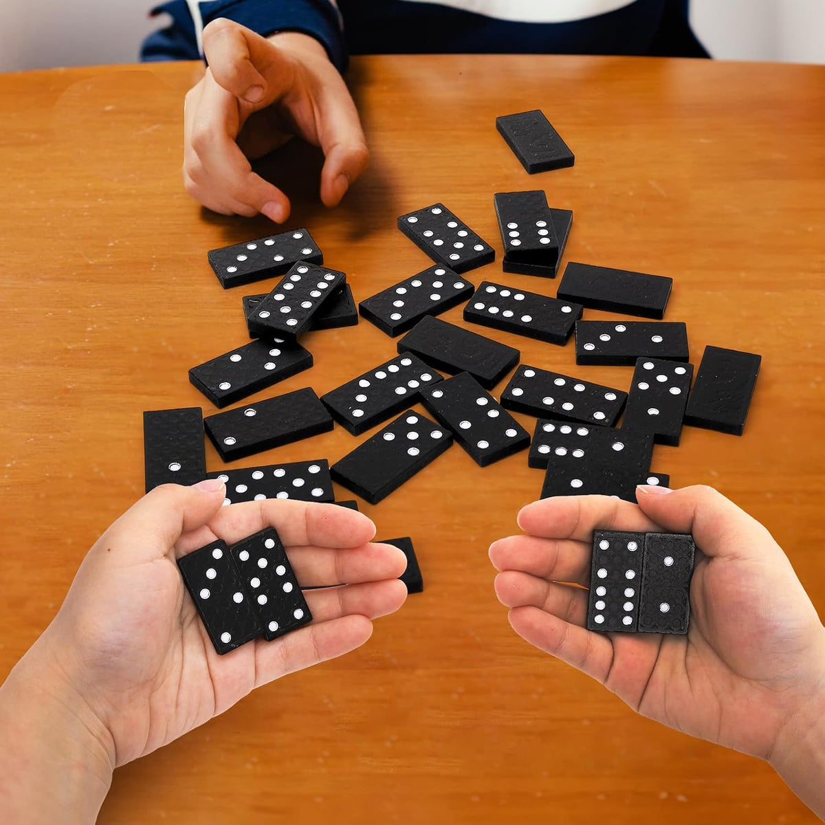 Noamus Juego de 30 mini dominó de madera, juego de dominó doble de 6 con estuche de madera e instrucciones (idioma español no garantizado), regalo de fiesta de dominó a granel, juego de caja de viaje de dominó de 28 azulejos, actividad de mesa clásica en