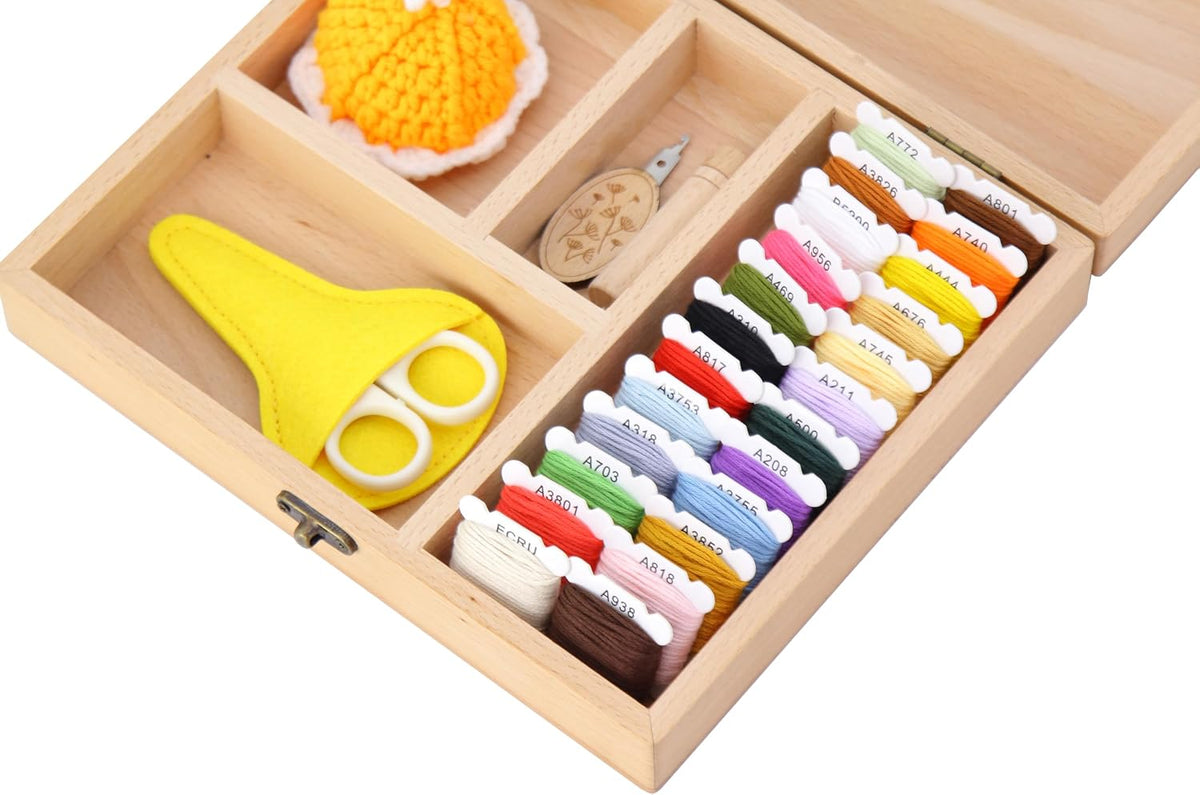 Caja de coser Montessori Practical Life Caja de coser de madera con hilo de bordar, estuche de tijeras, cojín de alfiler, kit educativo de manualidades para niños de 5 años en adelante