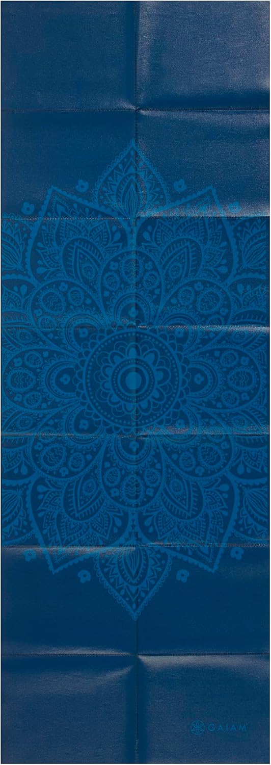 Gaiam Esterilla de yoga – Esterilla plegable de viaje para fitness y ejercicio – Esterilla de yoga plegable para todo tipo de yoga, pilates y entrenamientos de suelo (68 pulgadas de largo x 24