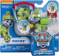 Paw Patrol Snow Rescue - Rocky con paquete de cachorros transformables e insignia