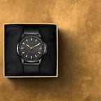 Perry Ellis Reloj para hombre con energía solar | Correa de malla de acero | Relojes de pulsera analógicos resistentes al agua para hombre | Caja de 43mm | Bisel de tacómetro de aluminio | Elegante