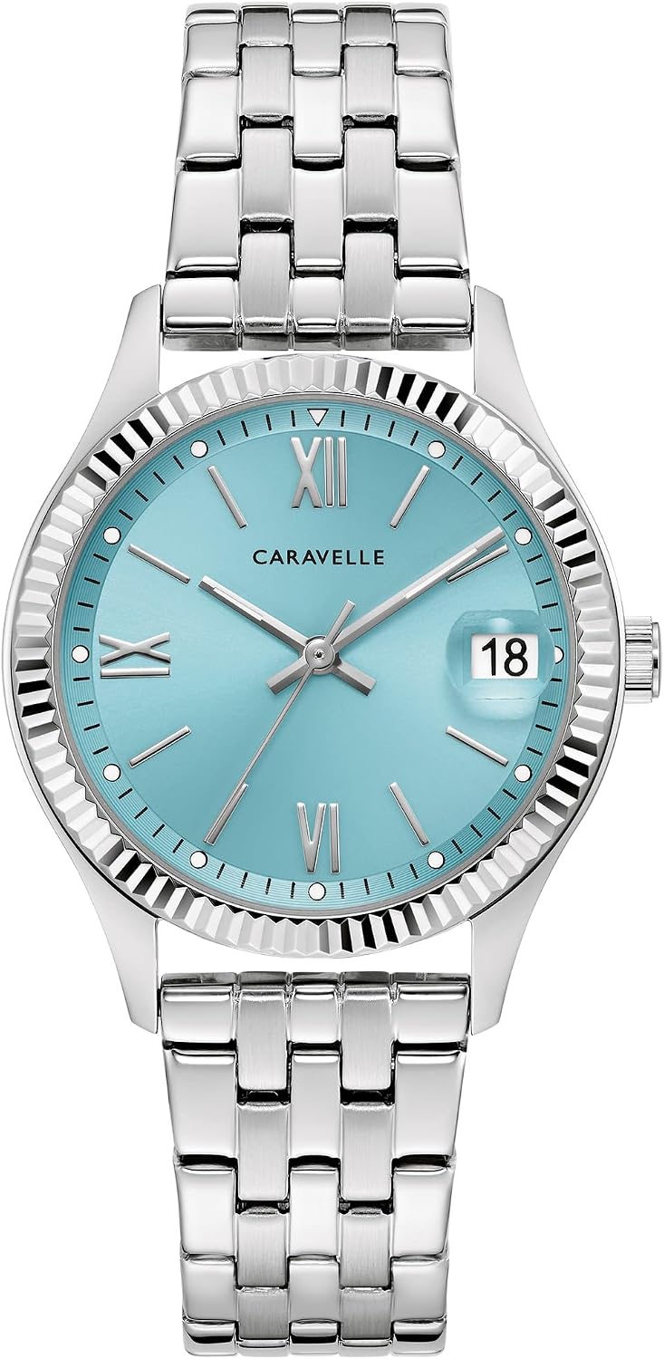 Caravelle by Bulova Reloj clásico de mujer con calendario día-fecha, borde tipo moneda, 3 manecillas, cuarzo