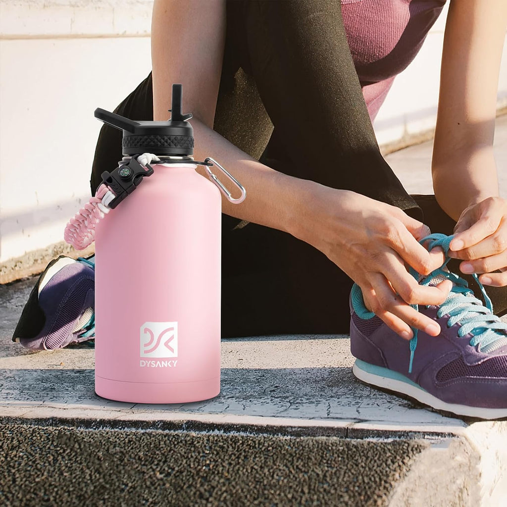 DYSANKY Botella de agua aislada | Metal al vacío de acero inoxidable grueso | Jarra de agua portátil grande de medio galón para gimnasio y senderismo con pajilla, bolsa de transporte, correa para asa
