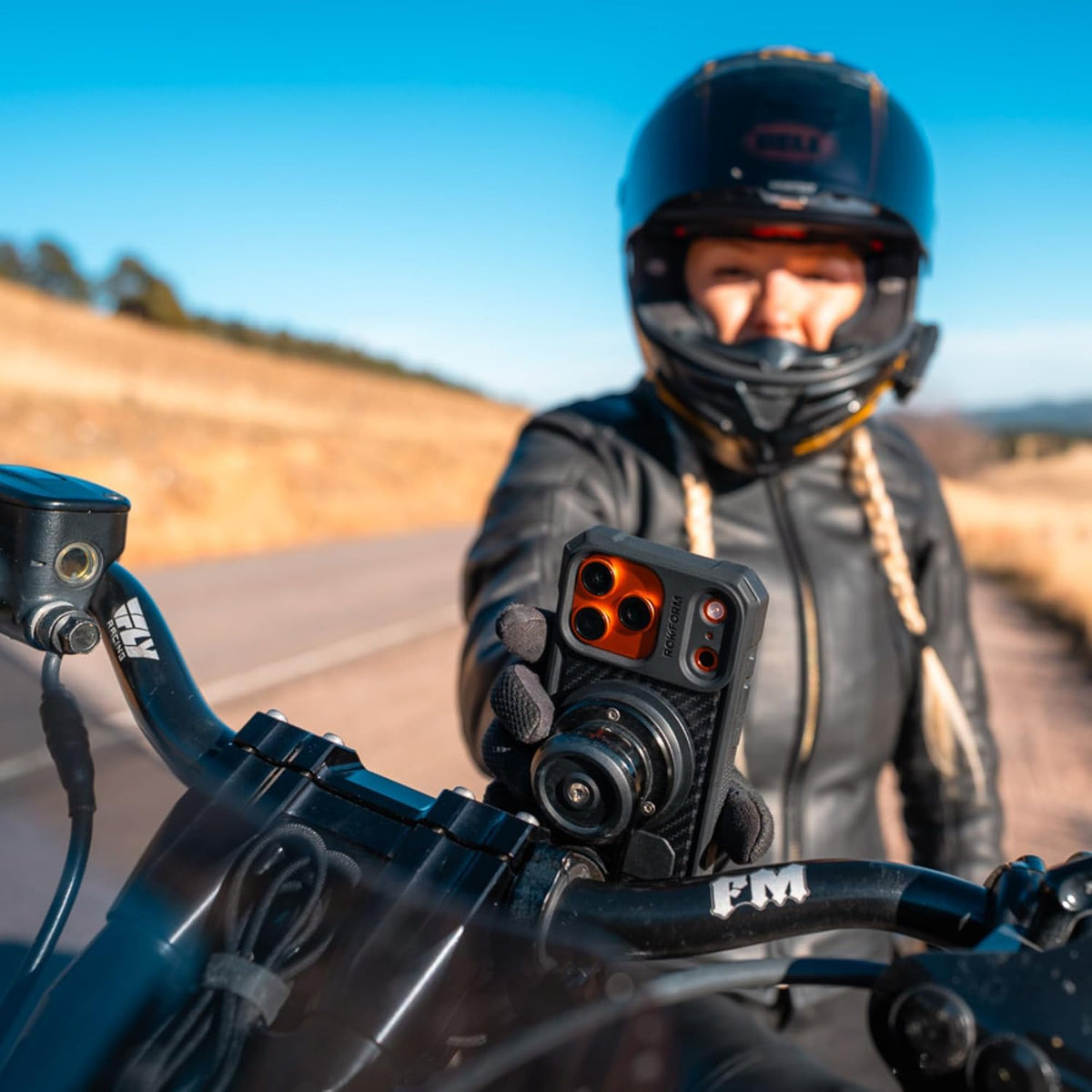 Rokform Funda resistente para iPhone 17 Pro Max + soporte de teléfono para manillar de motocicleta