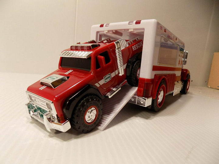 Hess Camión de juguete Ambulancia y rescate