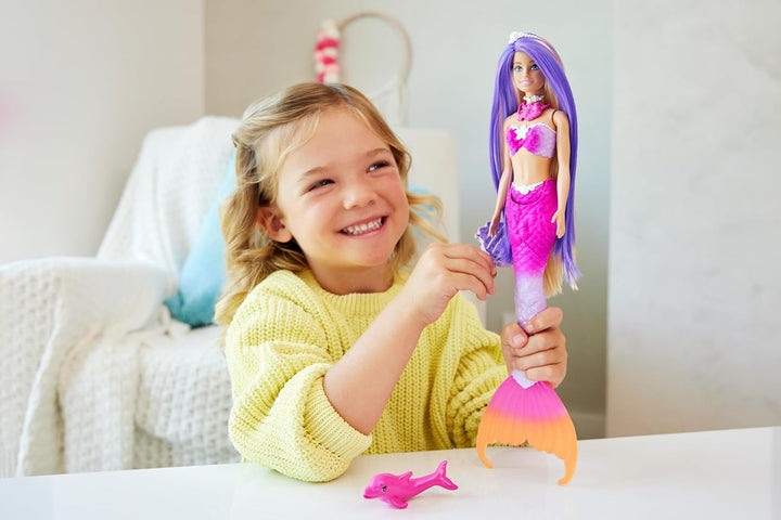 Muñeca Barbie Sirena, \u201CMalibu\u201D con cabello rosa, accesori...