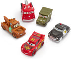 Disney Store Juego de juguetes de baño oficiales de Pixar Cars, incluye 5 juguetes detallados con un cubo de almacenamiento colante, diversión para el baño y juego acuático para niños