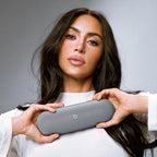 Beats Pill x Kim Kardashian - Altavoz inalámbrico Bluetooth y cargador portátil a través de USB-C - Hasta 24 horas de duración de la batería, resistente al agua IP67, compatible con Apple y Android