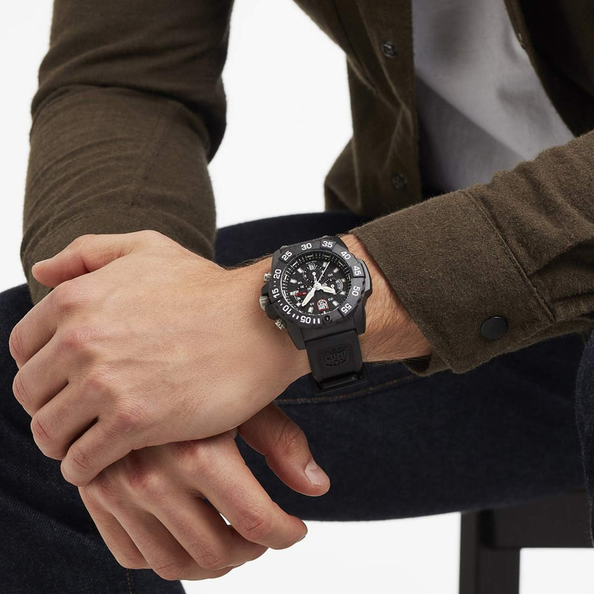 Luminox Navy Seal Cronógrafo Reloj para hombre 1.772 in Serie 3580/3590 Cronógrafo militar CARBONOX™ Reloj de cuarzo suizo 200M impermeable auto luminoso