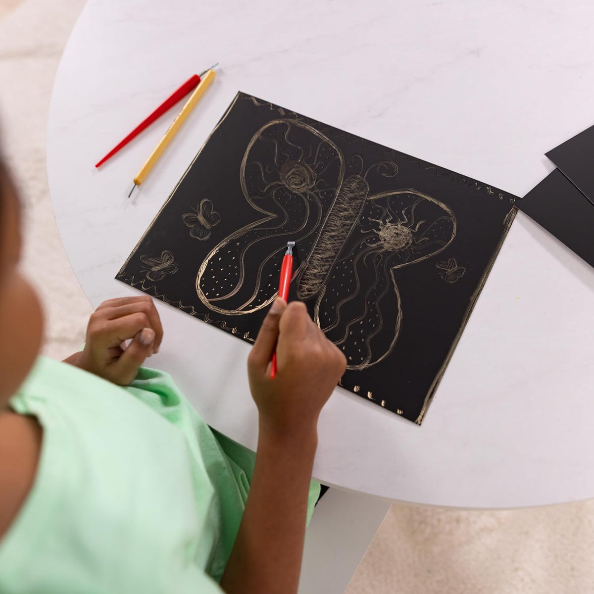 Melissa & Doug Scratch Art - Rascador de 50 unidades, dorado brillante sobre fondo negro
