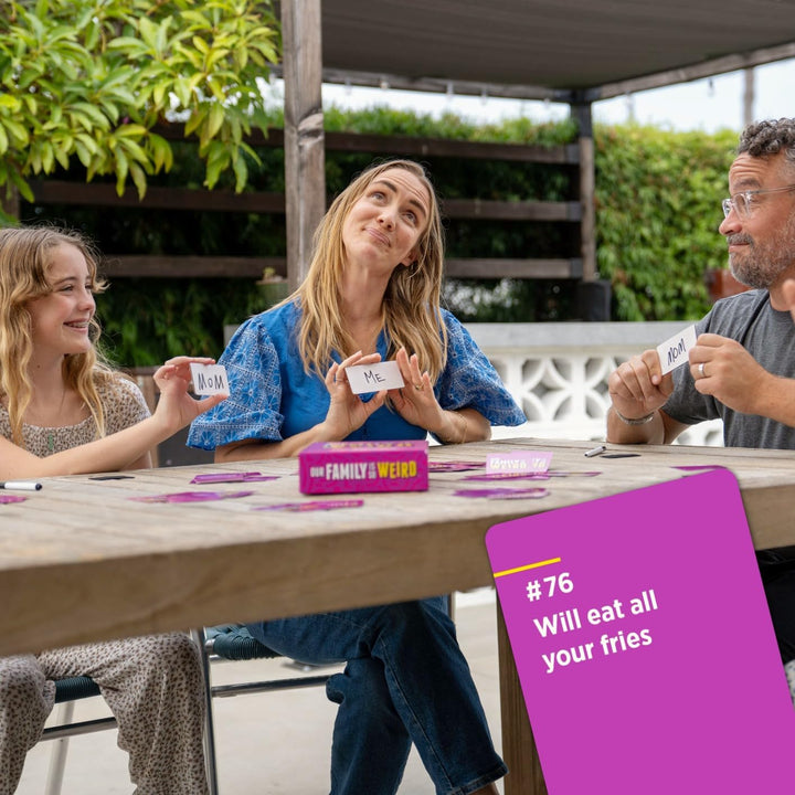 DSS Games Our Family is So Weird Un juego de cartas
