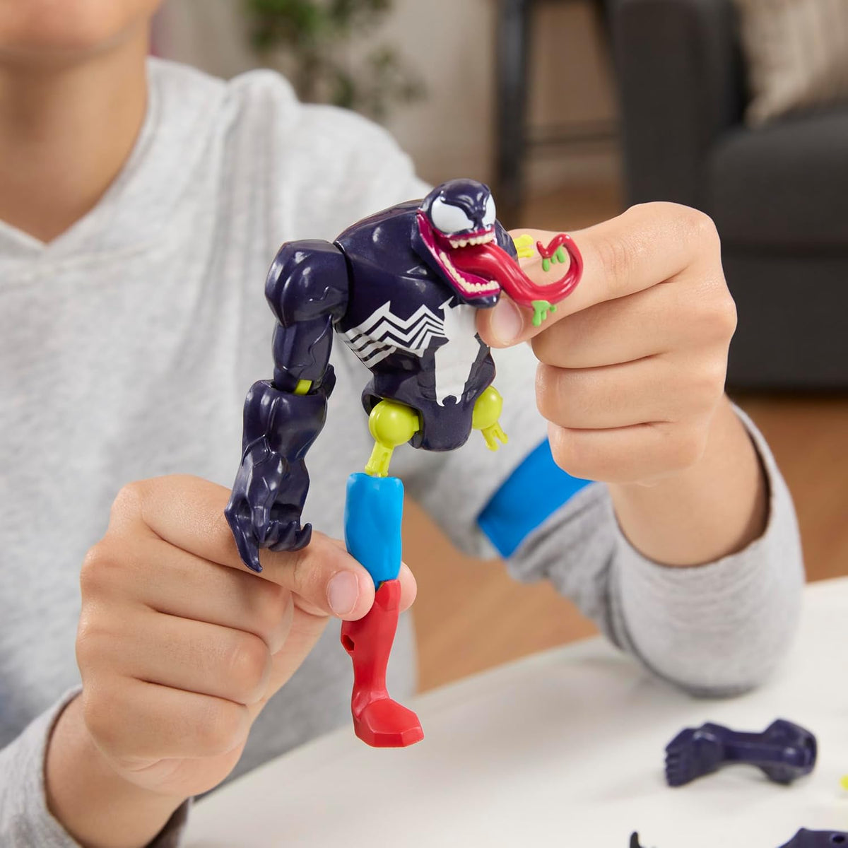 Spider-MAN Marvel MixMashers Venom vs. Venomized, figura de acción personalizada y accesorios, paquete de 2, juguetes de superhéroes a escala de 5 pulgadas para niños a partir de 4 años (exclusivo de Amazon)