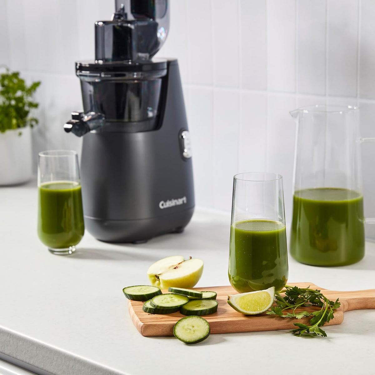 Cuisinart Exprimidor lento fácil de limpiar CSJ-300, negro y gris