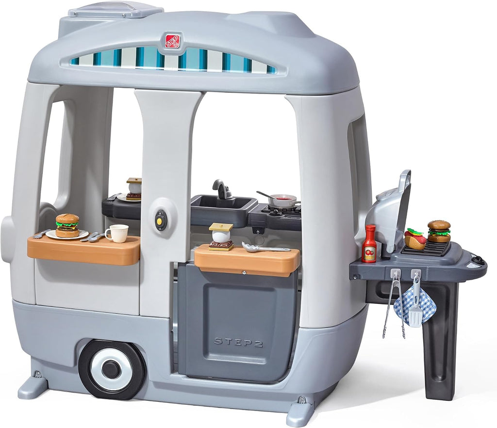 Step2 Adventure Camper Casa de juegos para niños con zona de cocina, 52 accesorios