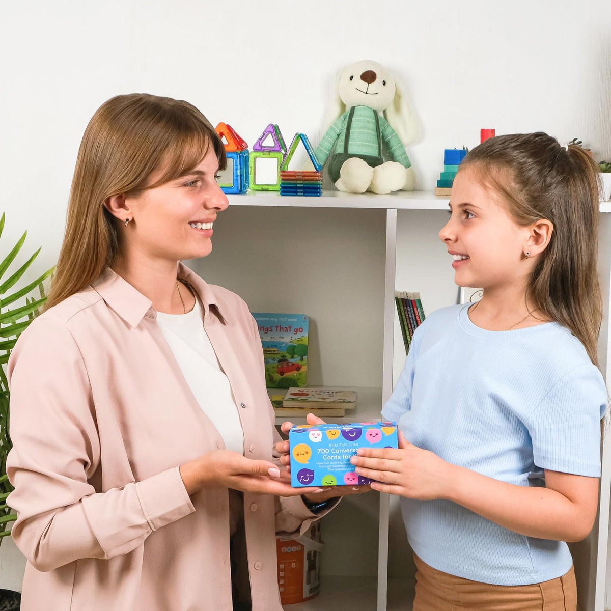 700 tarjetas de conversación para niños, divertidas tarjetas de inicio de conversación para niños, adolescentes, noche familiar, cena, juegos de conversación, codificados por colores en 6