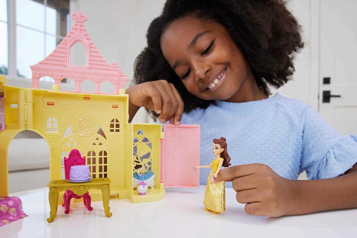 Mattel Juguetes de Princesas Disney, juegos apilables para la hora del cuento, castillo de Bella, casa de muñecas apilable con pequeña muñeca y 9 piezas, inspirados en la película de Disney