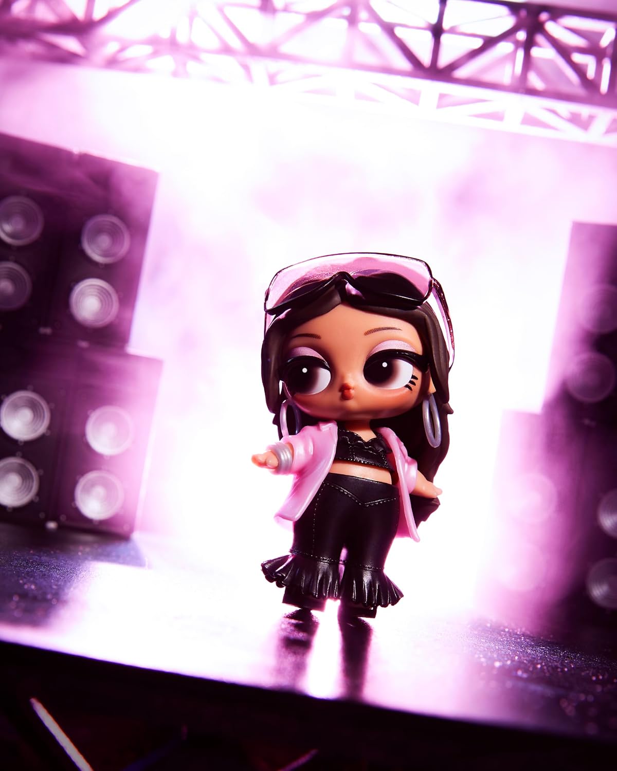LOL Surprise OMG. Festival de Música con Rosalía – Muñeca de moda con póster coleccionable, inspirada en la sensación musical global – ¡Juega y muestra!