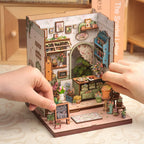 CUTEBEE Kit de rincón de libros - Kit de casa de muñecas en miniatura DIY para adultos y adolescentes, rompecabezas de madera 3D, estantería de casa pequeña Booknook, regalos para la familia (Florista