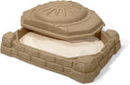 Step2 Caja de arena natural juguetona, mesa sensorial de actividades para niños, juguetes de verano al aire libre, tapa incluida, para niños pequeños de 1 año en adelante