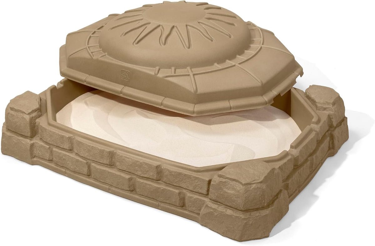Step2 Caja de arena natural juguetona, mesa sensorial de actividades para niños, juguetes de verano al aire libre, tapa incluida, para niños pequeños de 1 año en adelante