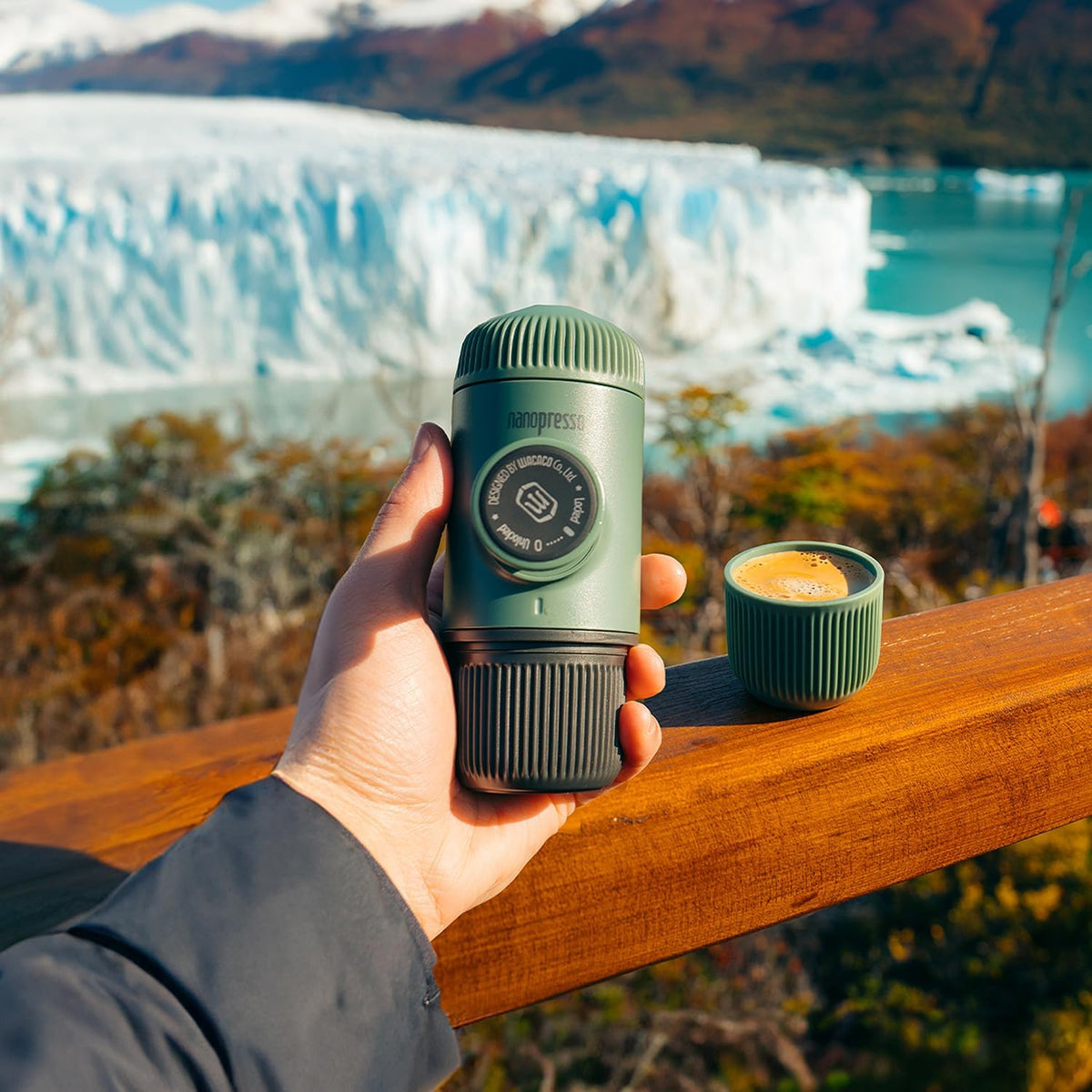 WACACO Nanopresso - Cafetera portátil de café expreso con funda protectora, versión mejorada de Minipresso, mini cafetera de viaje, perfecta para campamento, viajes y oficina (elementos verde musgo)