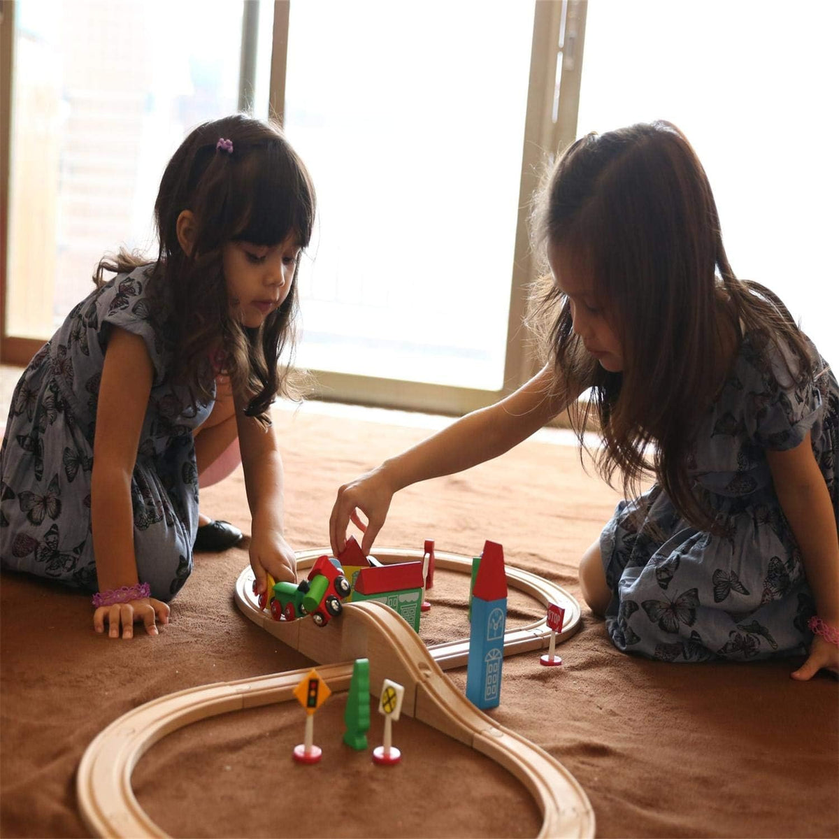 SainSmart Jr. Juego de Tren de Madera para Niños Pequeños con Vías de Tren de Doble Cara Compatible con Brio, Thomas, Melissa y Doug, Tren de Juguete de Madera Infantil para Niños y Niñas de 3, 4, 5