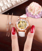 ROCOSJEWE Reloj de pulsera automático mecánico de lujo para mujer, esfera esqueletizada en oro rosado, manecillas luminiscentes, correa de cuero roja, reloj de vestir de moda para mujer, reloj esqueletizado autofaciente resistente al agua, regalo para