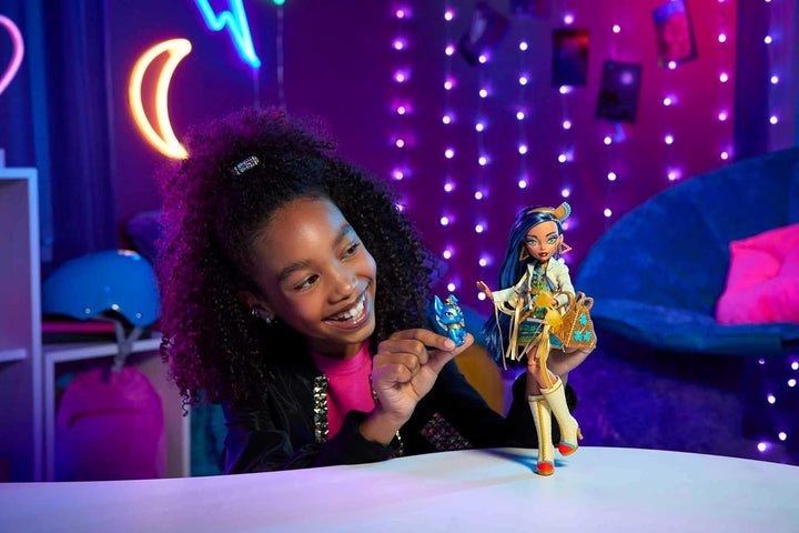 Muñeca Monster High, Cleo de Nile con cabello azul con rayas en loo...