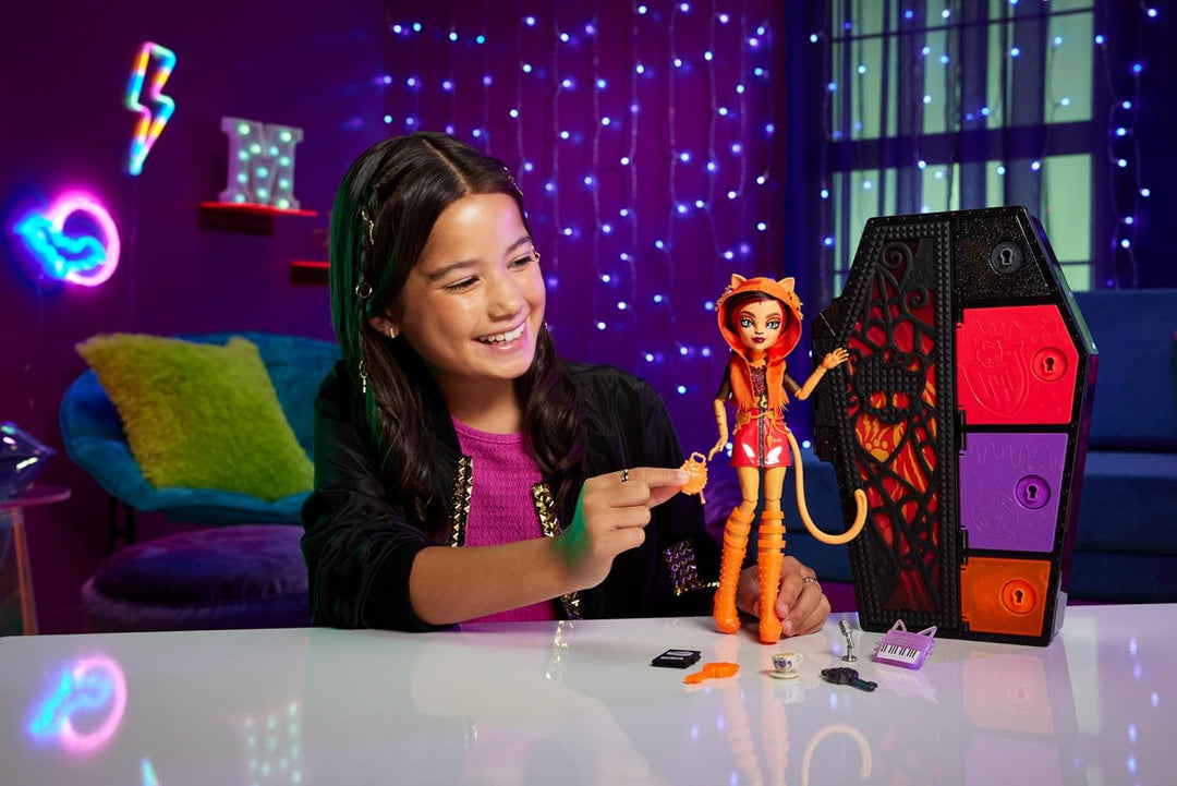 Muñeca Monster High Skulltimate Secrets Neon Frights Toralei Stripe...