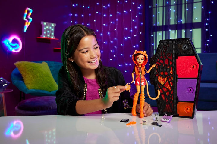 Muñeca Monster High Skulltimate Secrets Neon Frights Toralei Stripe...