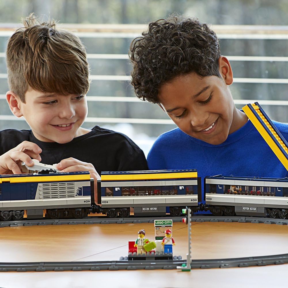 LEGO City Passenger Train 60197 - Juego para construir (677 piezas)