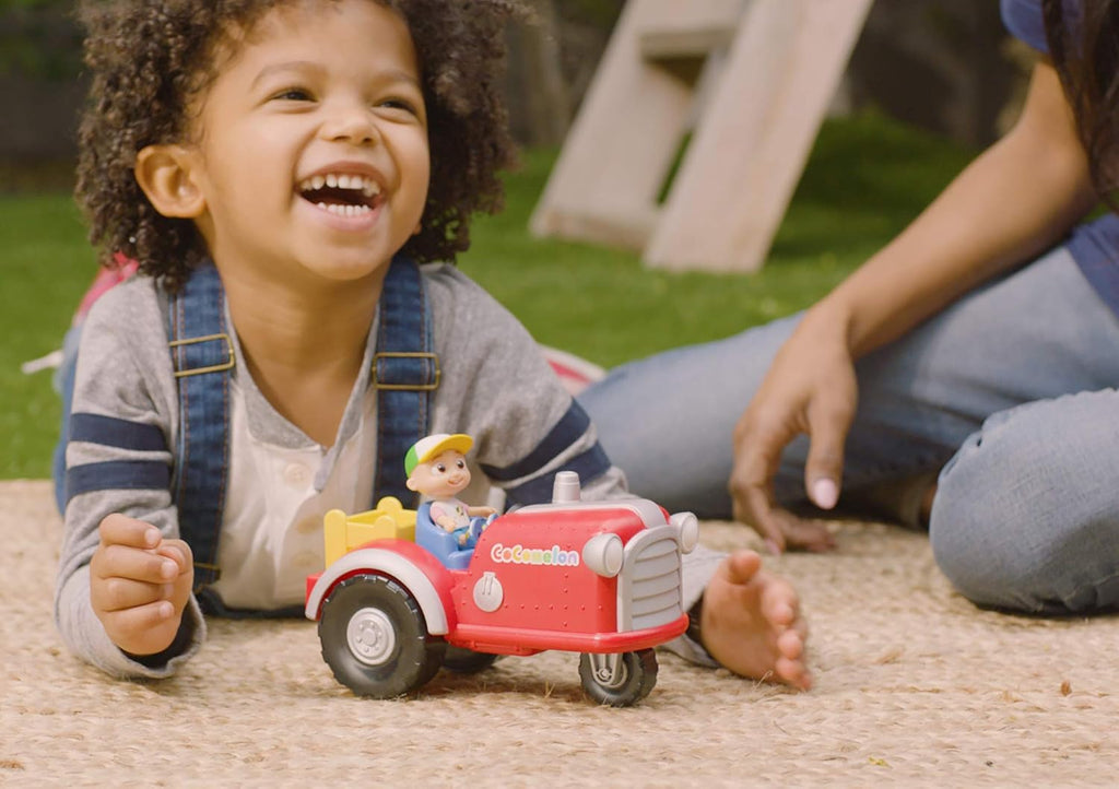 Cocomelon - Tractor musical oficial con sonidos y exclusivo juguete Farm JJ de 3 pulgadas, reproduce un clip de la canción "Old Macdonald" más otros sonidos y frases